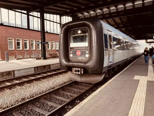 Billede af DSB MF 5070 fotograferet ud for Fredericia Station.