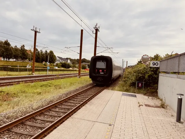 Billede af DSB MF 5006 fotograferet ud for Hørning Station.