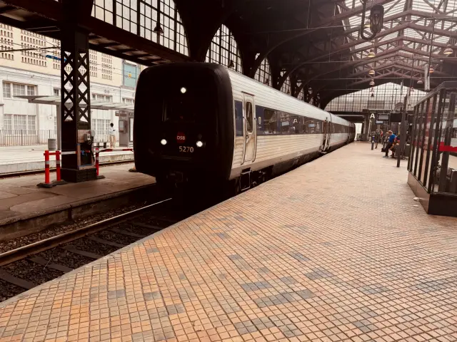 Billede af DSB MF 5070 fotograferet ud for Aarhus Hovedbanegård.