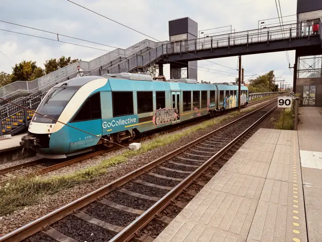 Billede af GoCollective AR 1022, tidligere ARRIVA AR 1022 fotograferet ud for Viby Jylland Station.