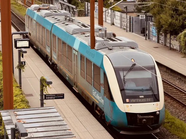 Billede af GoCollective AR 1006, tidligere ARRIVA AR 1006 fotograferet ud for Viby Jylland Station.