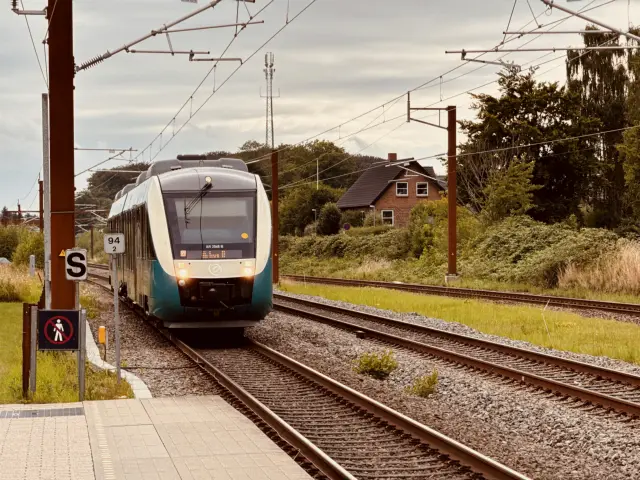 Billede af GoCollective AR 2048, tidligere ARRIVA AR 2048 fotograferet ud for Hørning Station.