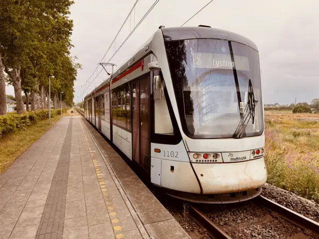 Billede af Aarhus Letbane togsæt 1102 fotograferet ud for Nørrevænget Letbanestation.