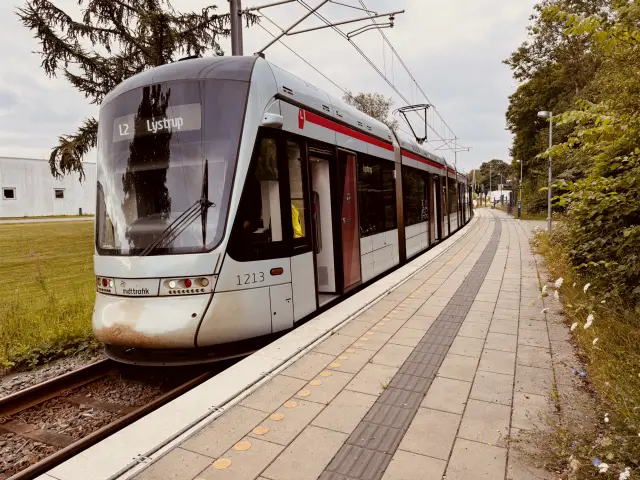 Billede af Aarhus Letbane togsæt 1113 fotograferet ud for Gunnar Clausensvej Letbanestation.