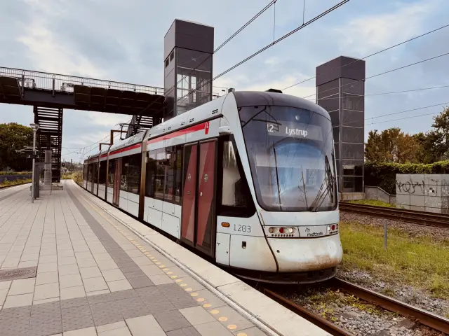 Billede af Aarhus Letbane togsæt 1103 fotograferet ud for Viby Jylland Letbanestation.