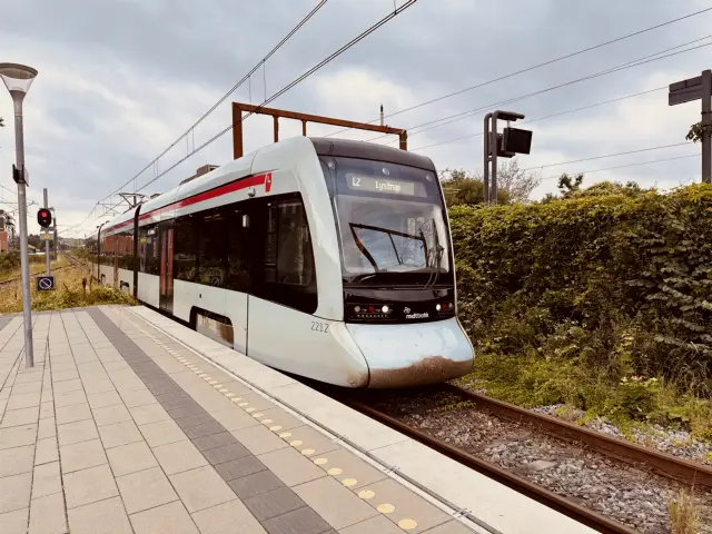 Billede af Aarhus Letbane togsæt 2112 fotograferet ud for Viby Jylland Letbanestation.