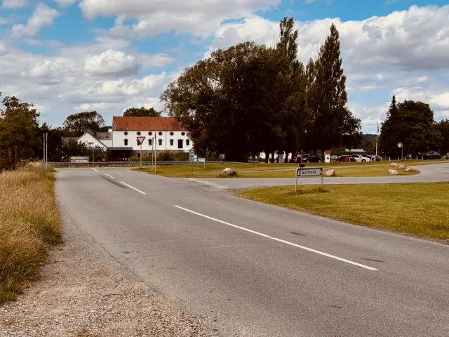 Billede af Åmølle Trinbræt med Sidespor - Trinbræt med Sidespor er nedrevet, men Åmølle Trinbræt med Sidespor har ligget her.