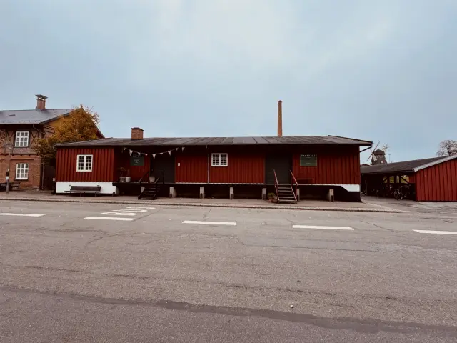 Billede af Ry Stations varehus.