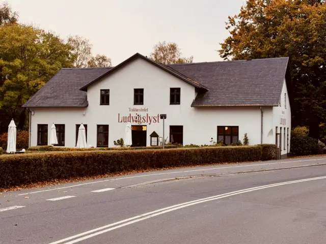 Billede af Gjæstgiveri Ludvigslyst som lå ved Svejbæk Holdeplads.
