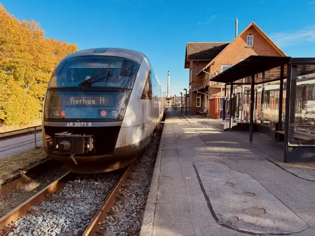 Billede af GoCollective AR 3071, tidligere DSB MQ 4121-4921 fotograferet ud for Ikast Station.