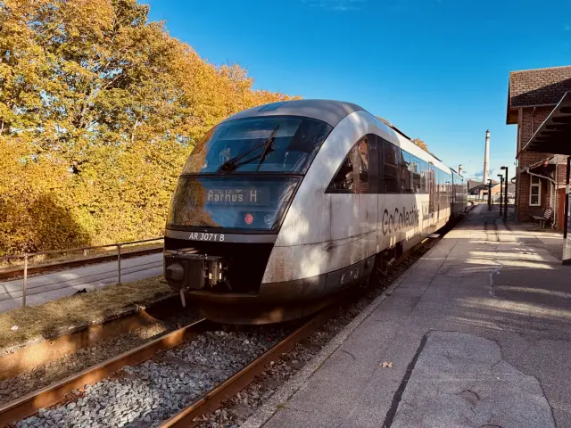 Billede af GoCollective AR 3071, tidligere DSB MQ 4121-4921 fotograferet ud for Ikast Station.