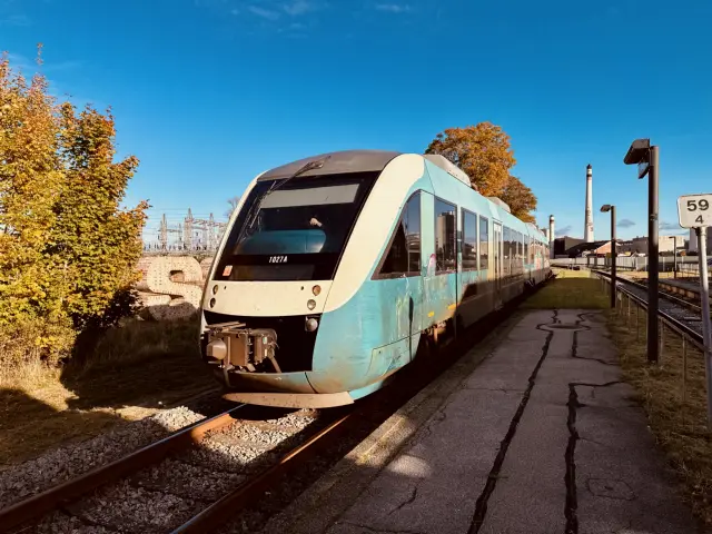 Billede af GoCollective AR 1027, tidligere ARRIVA AR 1027 fotograferet ud for Ikast Station.