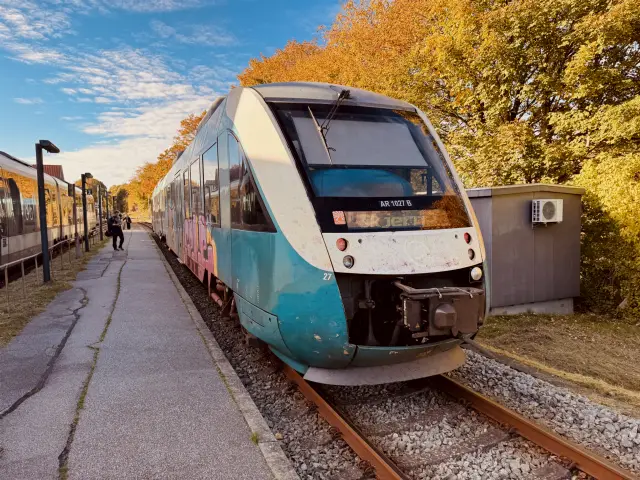 Billede af GoCollective AR 1027, tidligere ARRIVA AR 1027 fotograferet ud for Ikast Station.