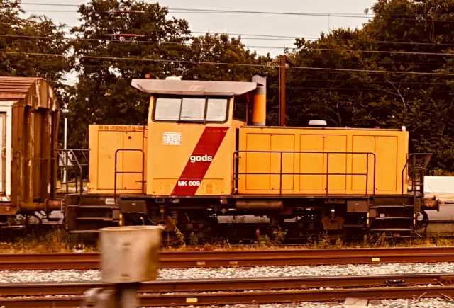 Billede af DBCSC MK 609, tidligere DSB MK 609 fotograferet ud for Fredericia Station.