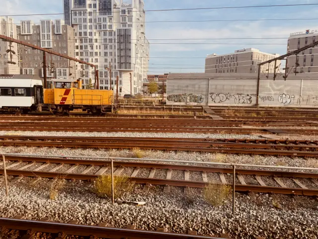 Billede af DSB MK 625 fotograferet ud for København Hovedbanegård.