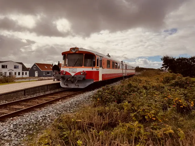 Billede af MjbaD YM 14, tidligere VLTJ YM 14 fotograferet ud for Harboøre Station.