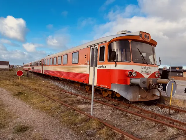 Billede af MjbaD YM 12, tidligere VLTJ YM 12 fotograferet ud for Thyborøn Havn Station.