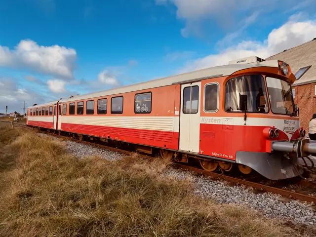 Billede af MjbaD YM 40, tidligere OHJ-HTJ YM 56 fotograferet ud for Thyborøn Havn Station.