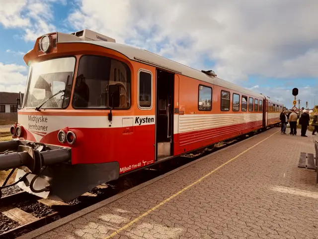 Billede af MjbaD YM 40, tidligere OHJ-HTJ YM 56 fotograferet ud for Thyborøn Havn Station.