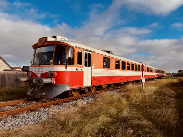 Billede af MjbaD YM 39, tidligere OHJ-HTJ YM 57 fotograferet ud for Thyborøn Havn Station.