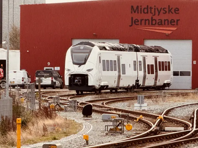 Billede af MJB 10 fotograferet ud for Lemvig Station.