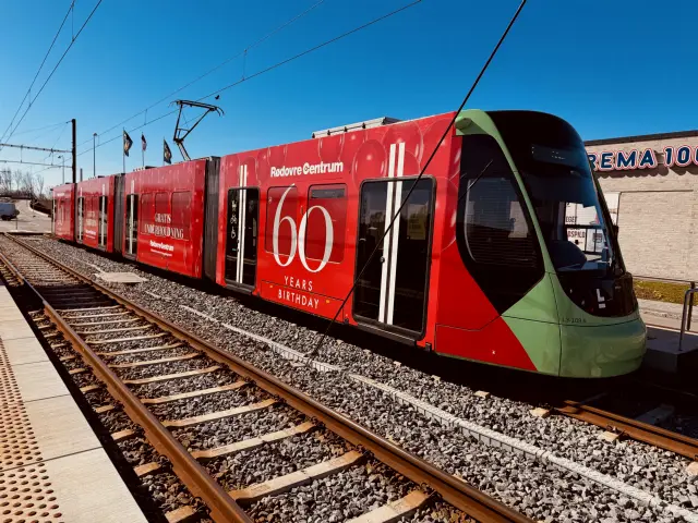 Billede af L3 108 fotograferet ud for Brøndbyvester Letbanestation.
