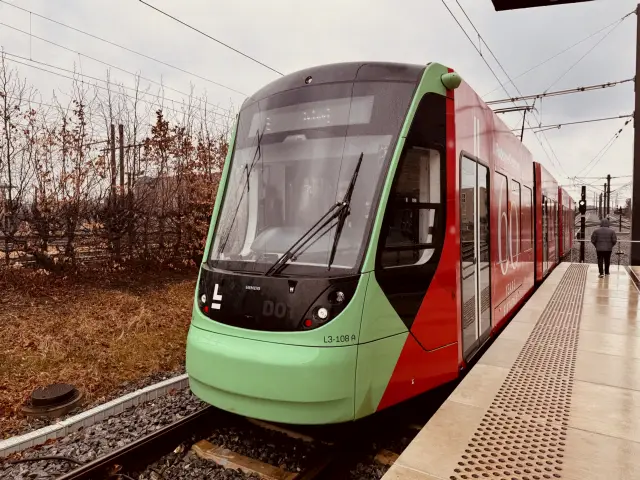 Billede af L3 108 fotograferet ud for Glostrup Letbanestation.
