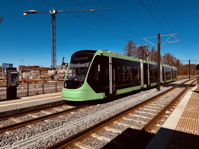 Billede af L3 109 fotograferet ud for Glostrup Nord - Hersted Letbanestation.