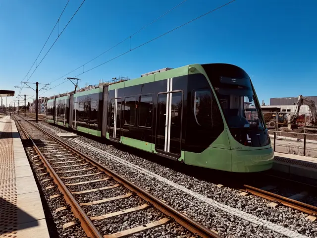 Billede af L3 109 fotograferet ud for Glostrup Nord - Hersted Letbanestation.