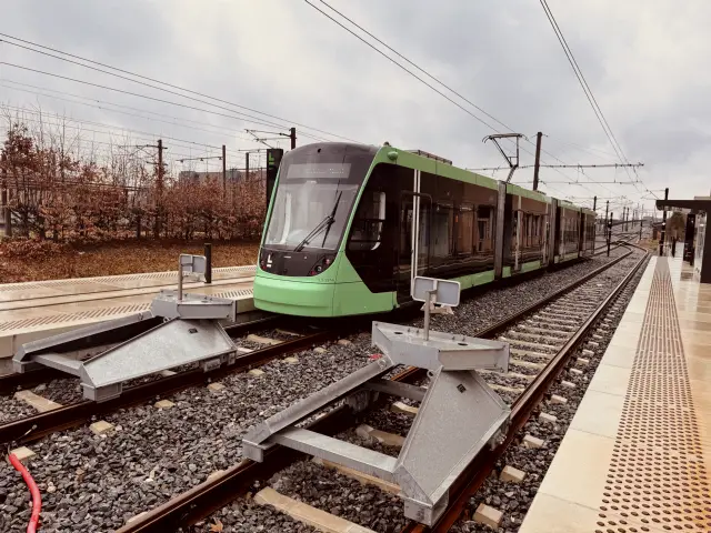 Billede af L3 127 fotograferet ud for Glostrup Letbanestation.