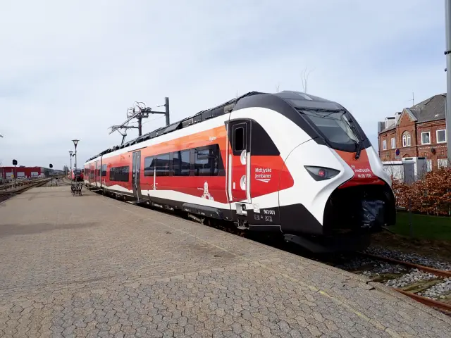 Billede af MJB 10 fotograferet ud for Lemvig Station.