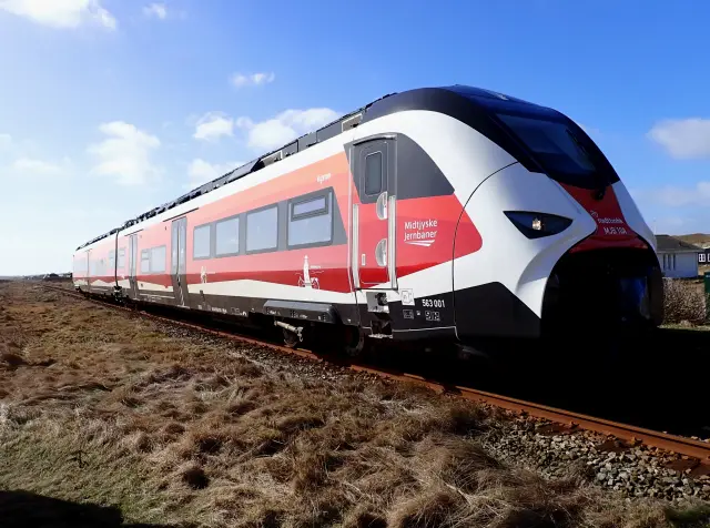 Billede af MJB 10 fotograferet ud for Vrist Station.