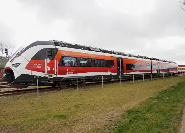 Billede af MJB 30 fotograferet ud for Lemvig Station.