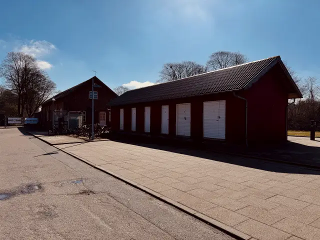 Billede af det gamle varehus ved Bording Station.