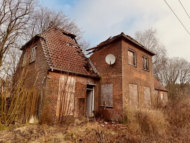Billede af Tvingstrup Station efter branden den 24. marts 2026.