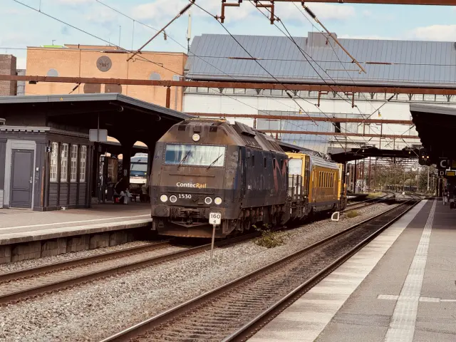 Billede af Contec ME 1530, tidligere DSB ME 1530 fotograferet ud for Odense Banegård Center.