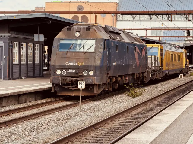 Billede af Contec ME 1530, tidligere DSB ME 1530 fotograferet ud for Odense Banegård Center.